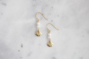 Carla Pearl Earrings